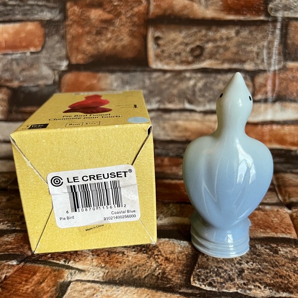 Le Creuset Kitchen Le Creuset Pie Bird Coastal Blue Poshmark